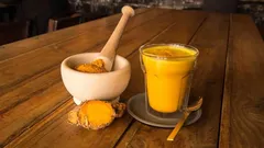 Jutarnja rutina bez kofeina: topli mliječni napitak s kurkumom i cimetom za smireno usredotočenje