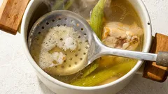 Pjena na juhi nije znak loše kuhinje: kako utječe na okus i bistrinu